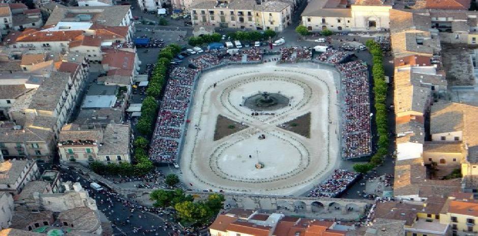 Dietro Piazza Maggiore Sulmona Exterior photo